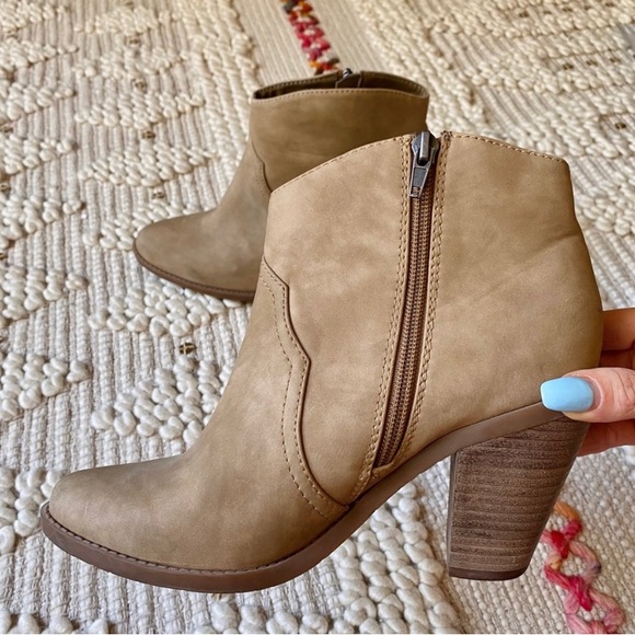 Dolce Vita Tan Ankle Boots - Picture 4 of 9